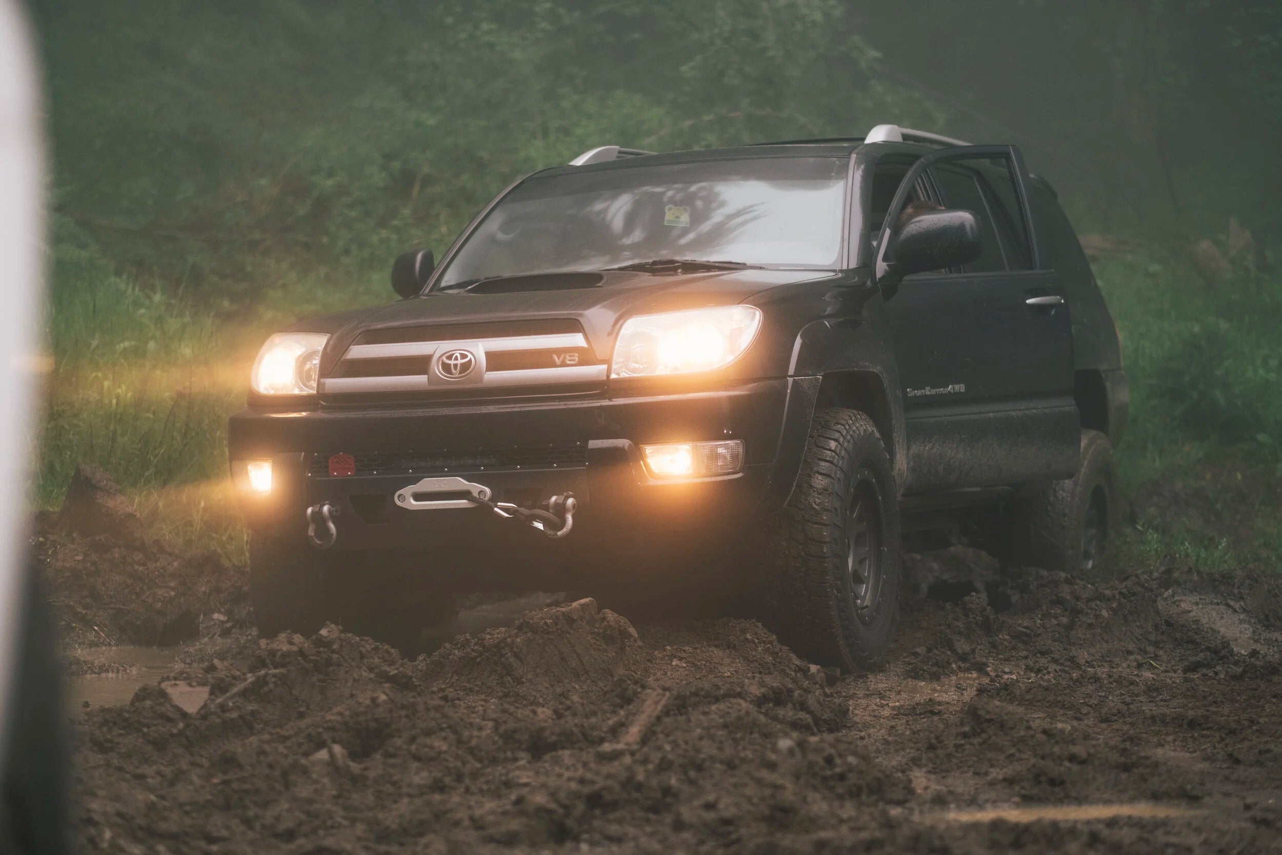 Toyota 4runner - 2003-05 Low-Profile Cut in Winch Bumper-SQ2741304